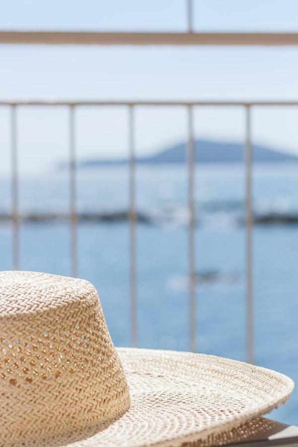 Sulla Spiaggia Di Toto E Tota Tellaro Exteriör bild