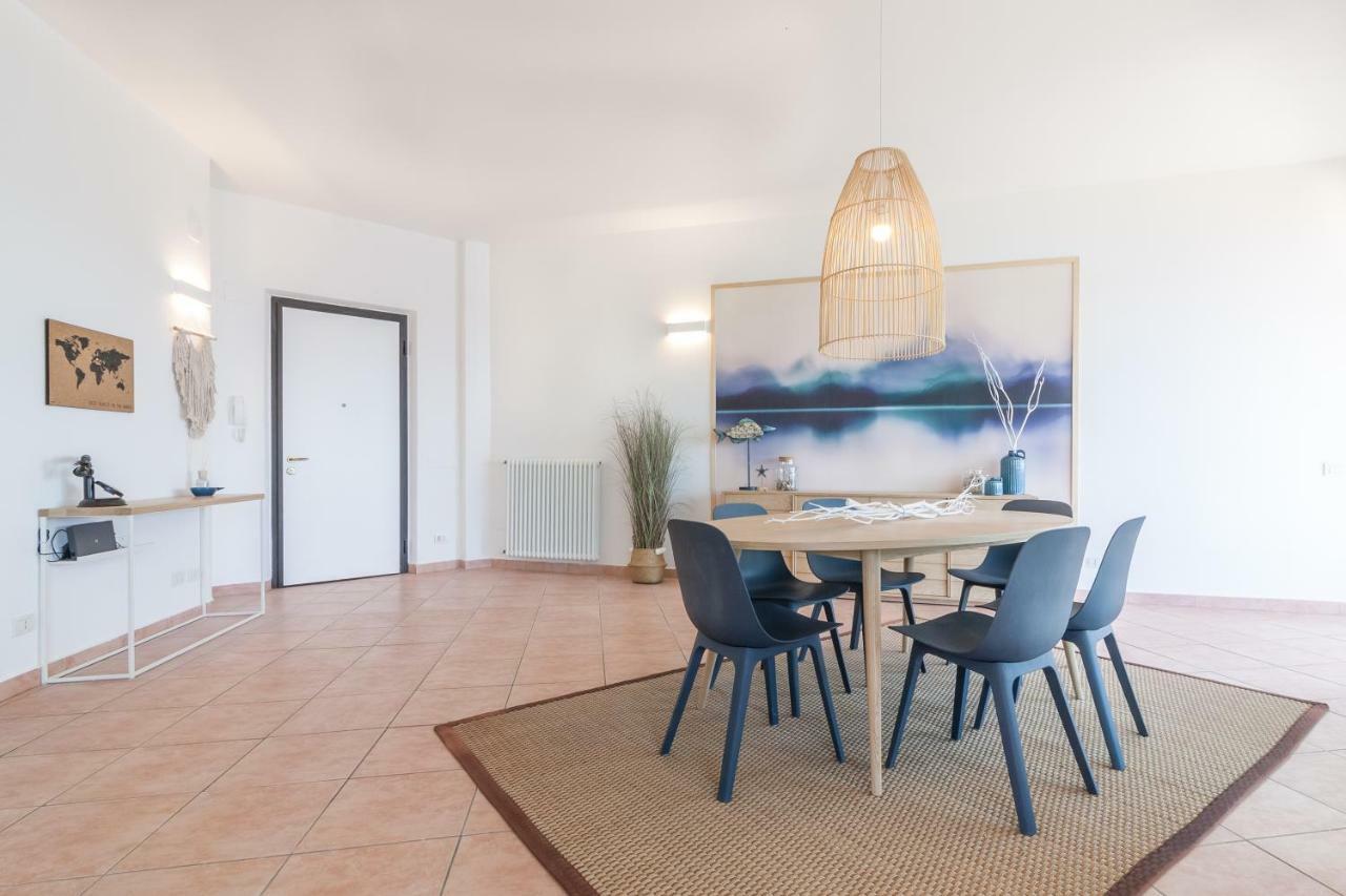 Sulla Spiaggia Di Toto E Tota Tellaro Exteriör bild