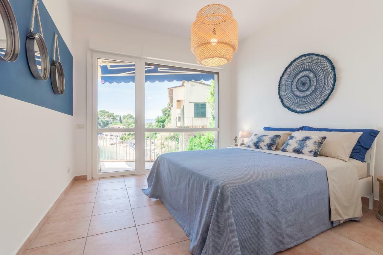 Sulla Spiaggia Di Toto E Tota Tellaro Exteriör bild